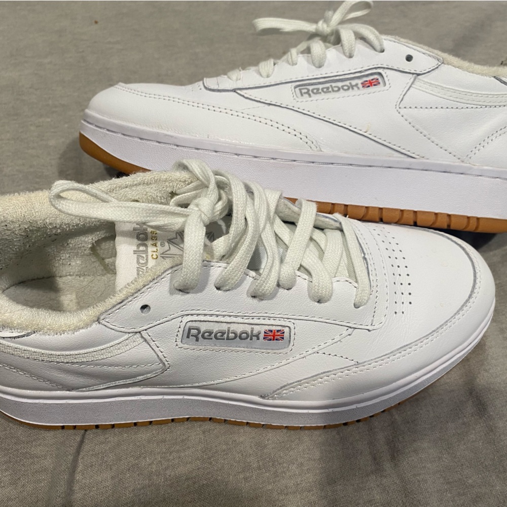 NEVER WORN White Reebok Sneakers